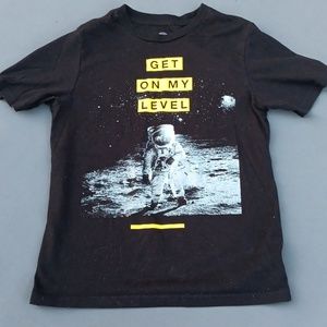 Boys Size 10-12 shirt Tee Space Astronaut black and yellow young fun printed tee